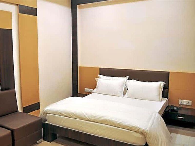 Townhouse 1182 Hotel Tirupati Galaxy Kanpur Buitenkant foto