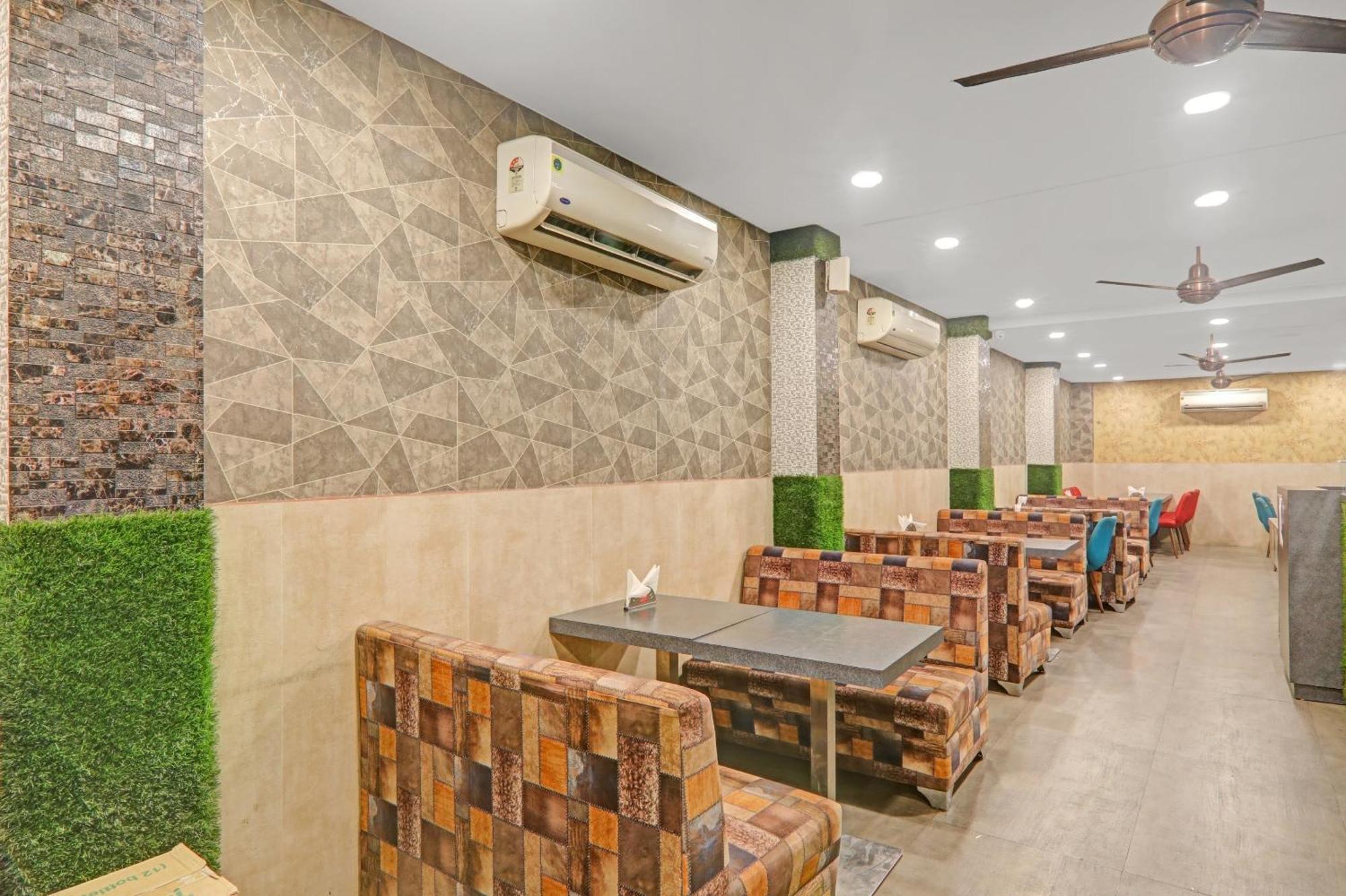 Townhouse 1182 Hotel Tirupati Galaxy Kanpur Buitenkant foto