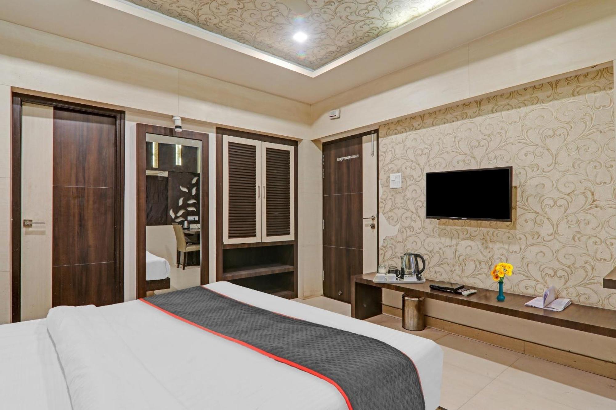 Townhouse 1182 Hotel Tirupati Galaxy Kanpur Buitenkant foto
