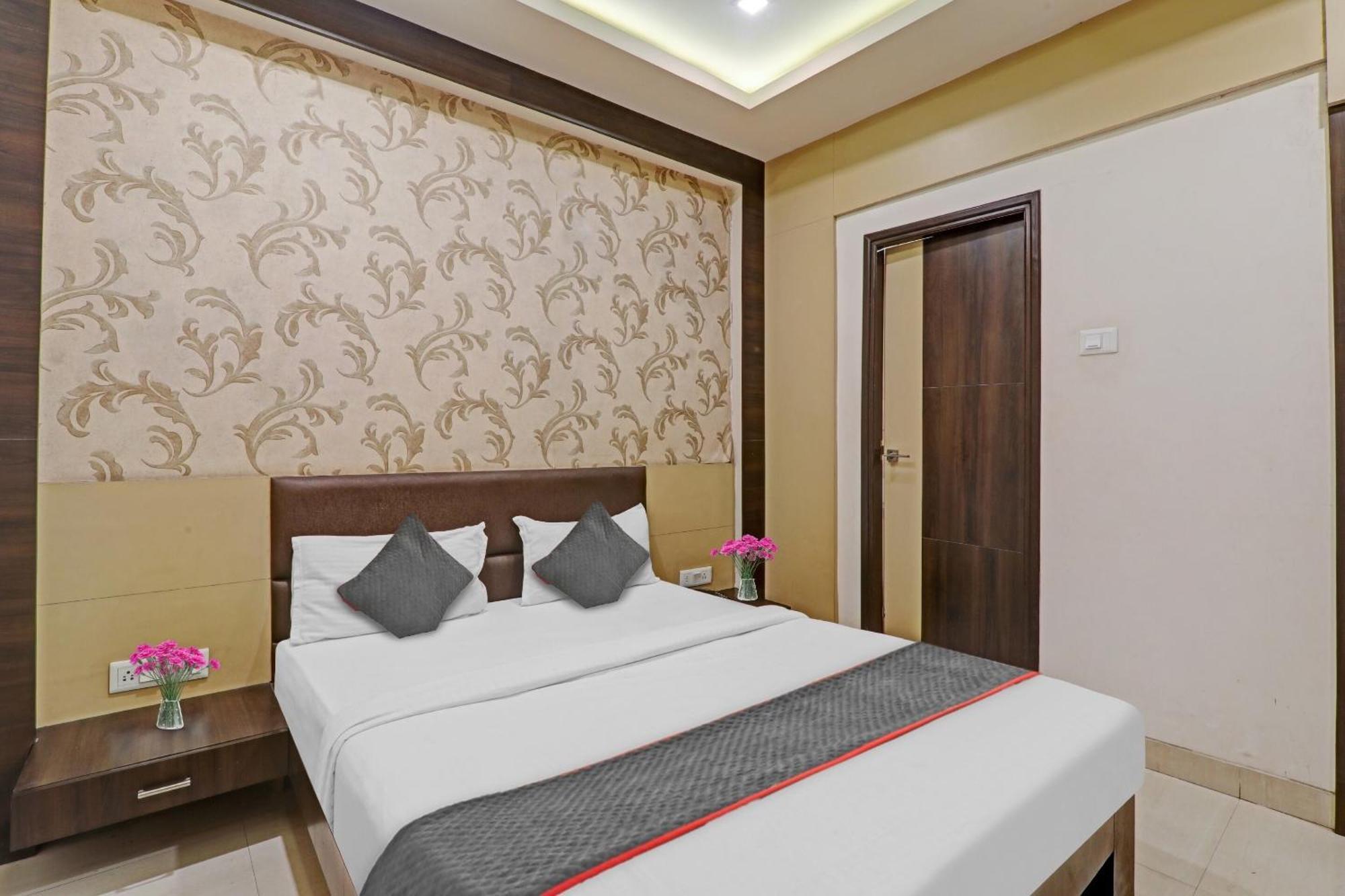Townhouse 1182 Hotel Tirupati Galaxy Kanpur Buitenkant foto