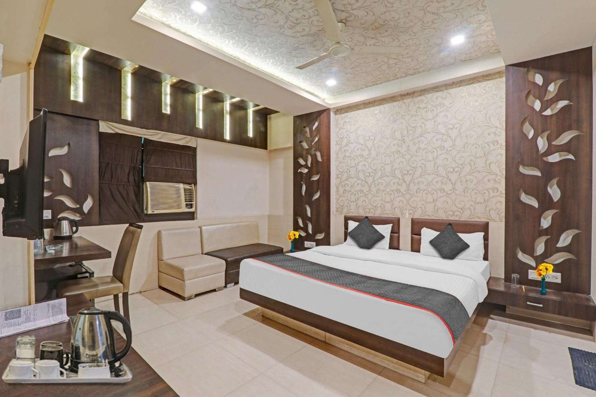 Townhouse 1182 Hotel Tirupati Galaxy Kanpur Buitenkant foto