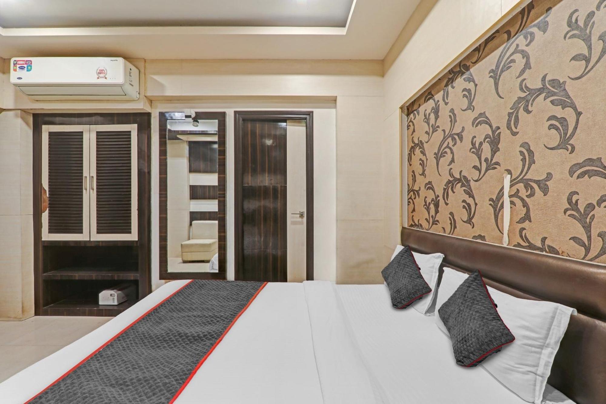 Townhouse 1182 Hotel Tirupati Galaxy Kanpur Buitenkant foto